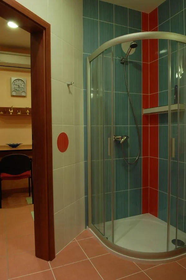 Komfortní pokoj s pracovním stolem - Pension MBR byznys ubytování Náchod