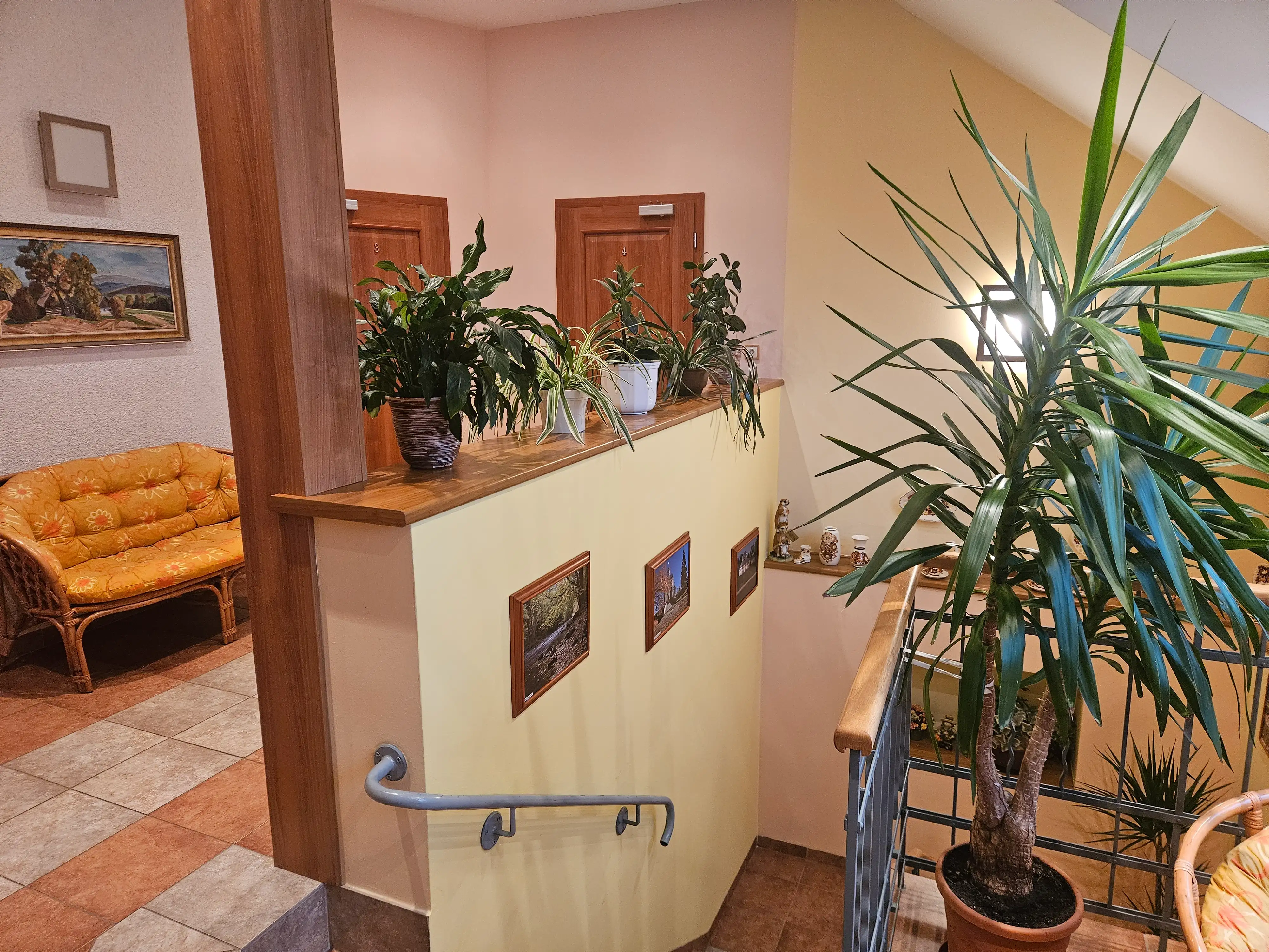 Pokoj s kuchyňským koutem a jídelním stolem - penzion Náchod centrum