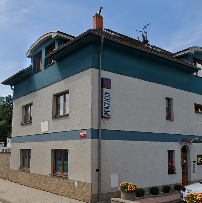 Exteriér Pension MBR Náchod - moderní budova rodinného penzionu s parkováním